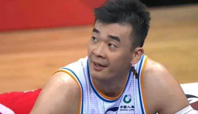 叶辰点了点头，问她：如果我想去他们的赌场玩两把，应该找谁呢？克劳迪娅尴尬的问道：叶先生……你不是在跟我开玩笑吧……叶辰笑道：当然不是。